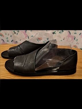 EUC Vince Tabitha Black Leather Asymetric Casual Everyday Slide On Sandal SZ 8M